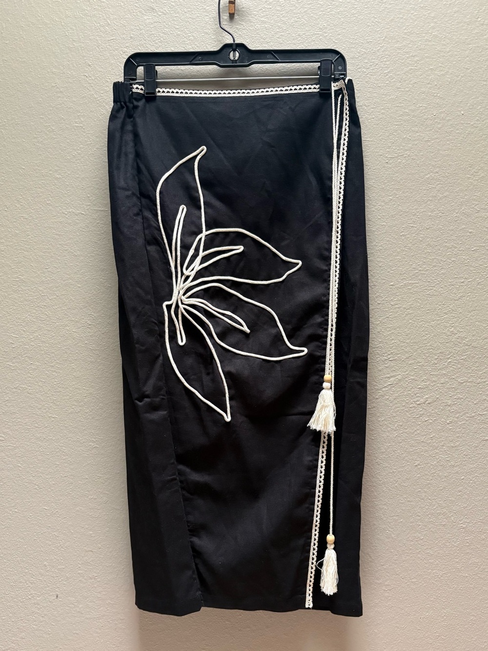 Embroidered Black Wraparound Maxi Pencil Skirt - Lrg